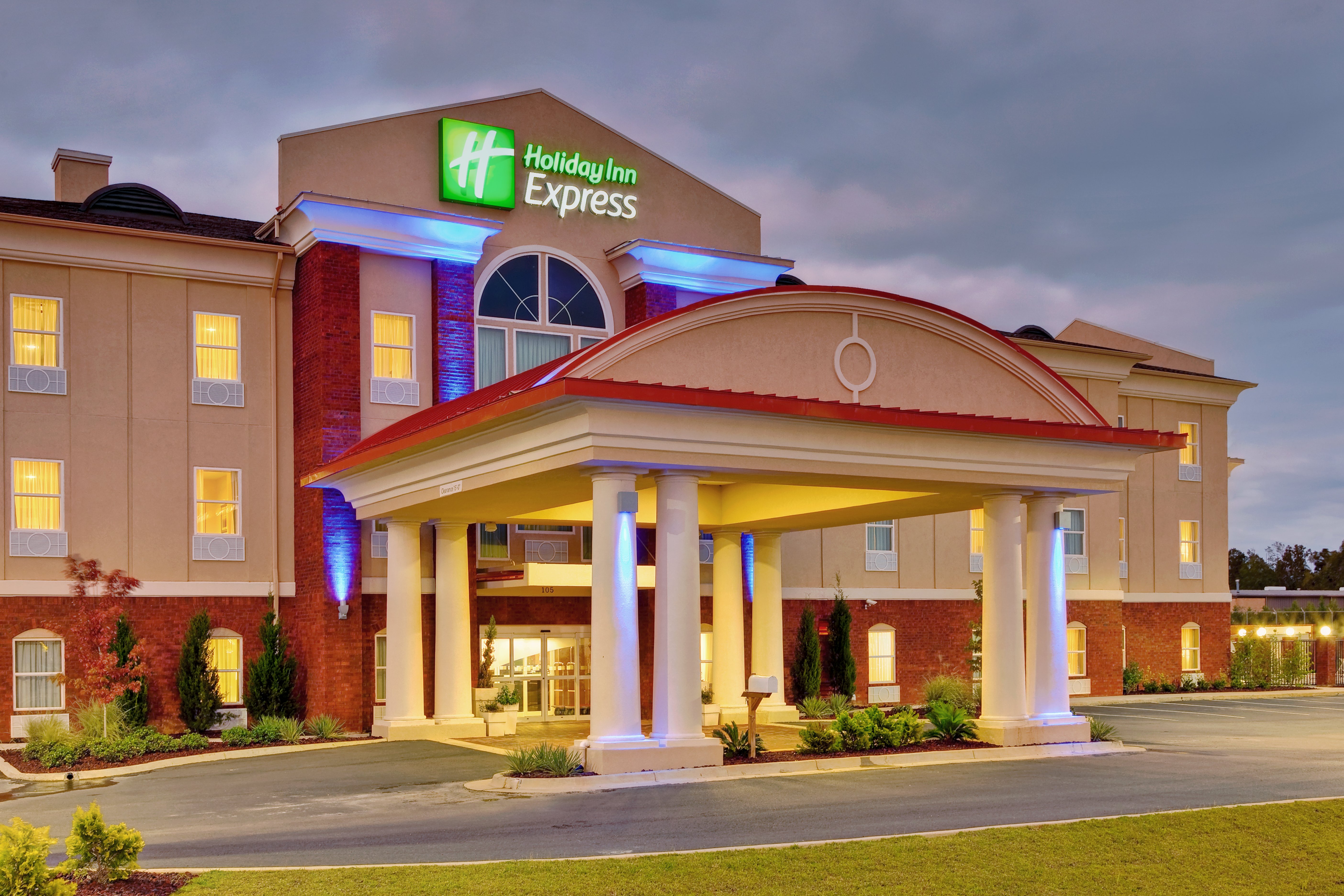 Holiday Inn Express Mccomb 2/53