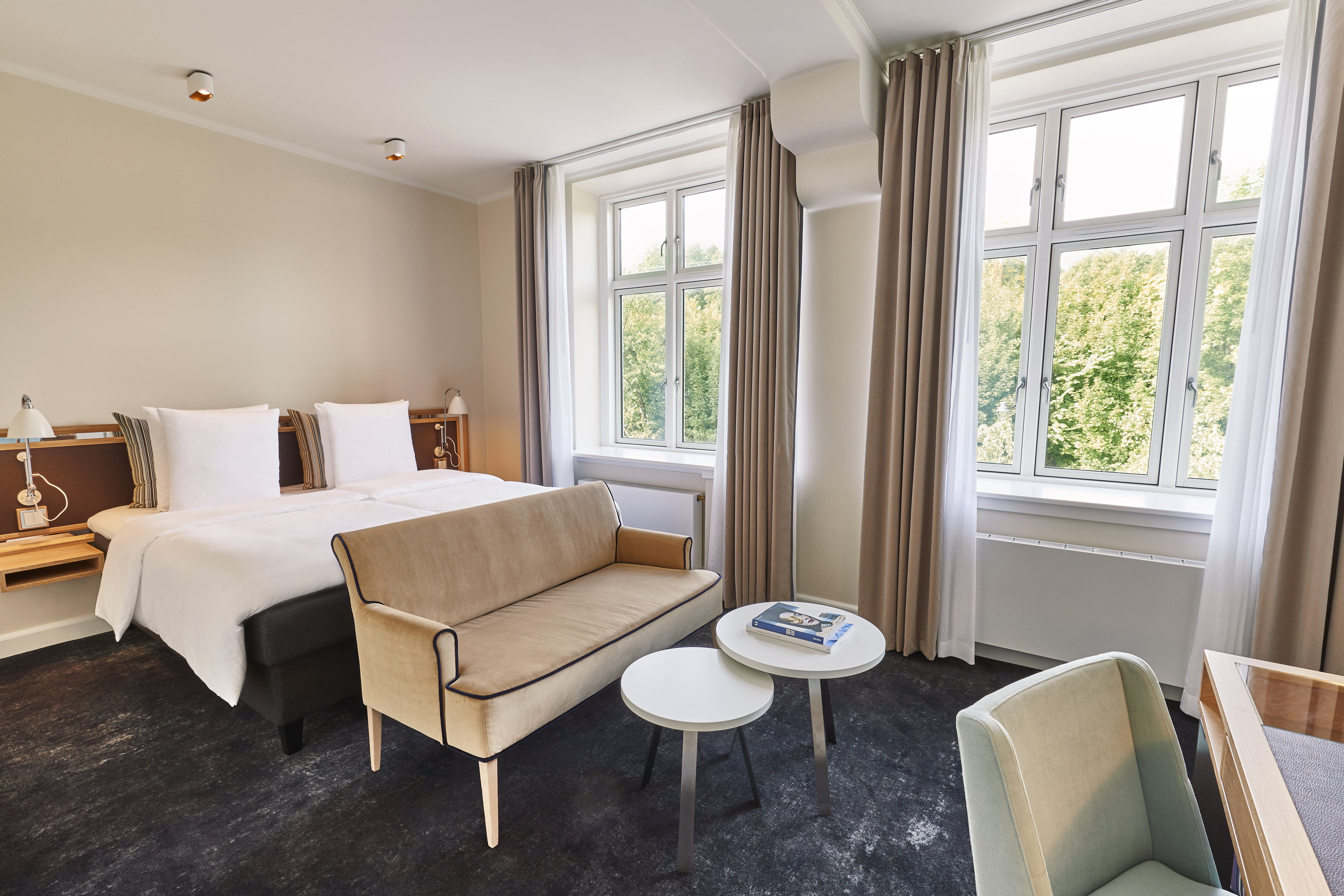 SUPERIOR, DOUBLE OR TWIN BED