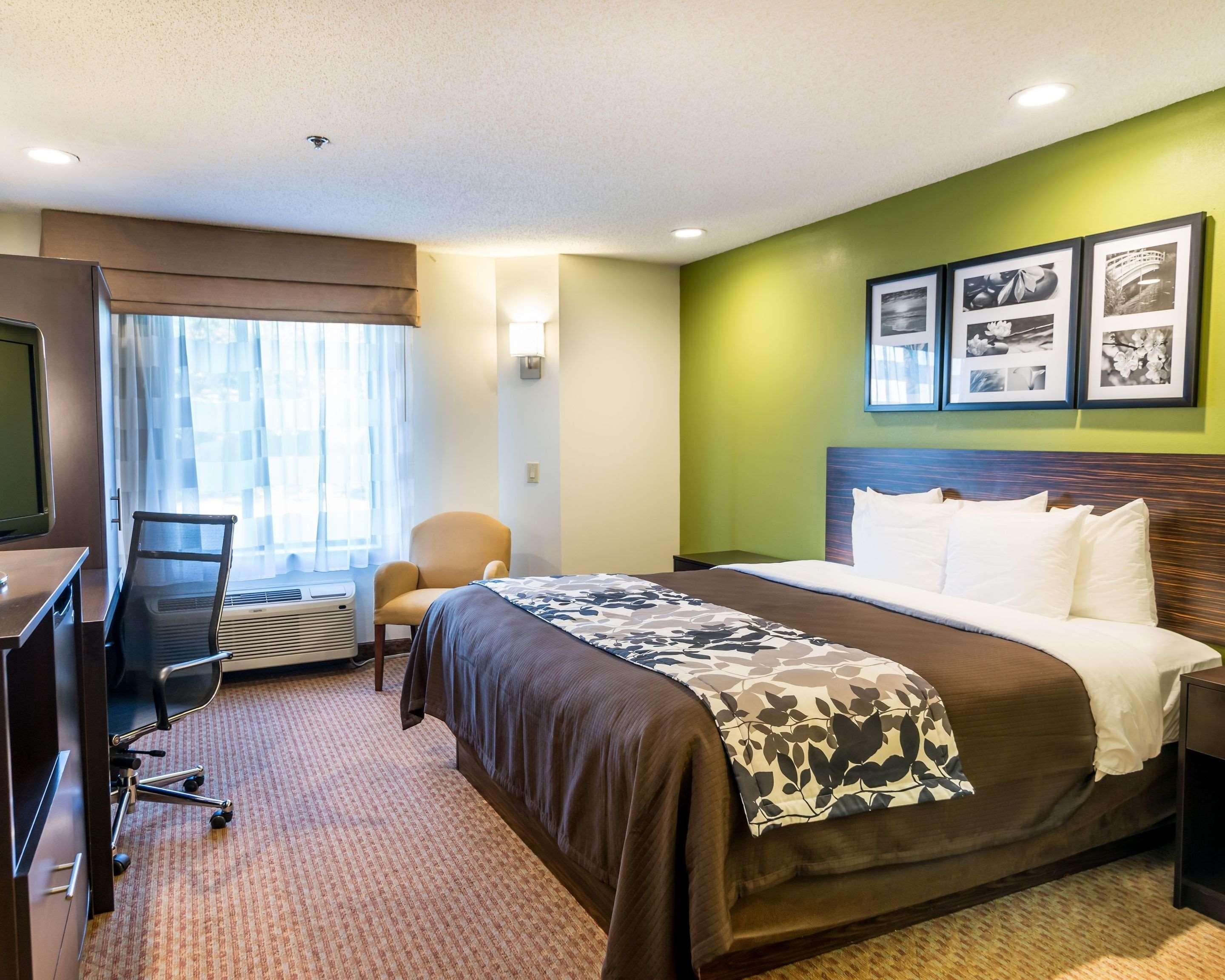 ROOM, KING BED