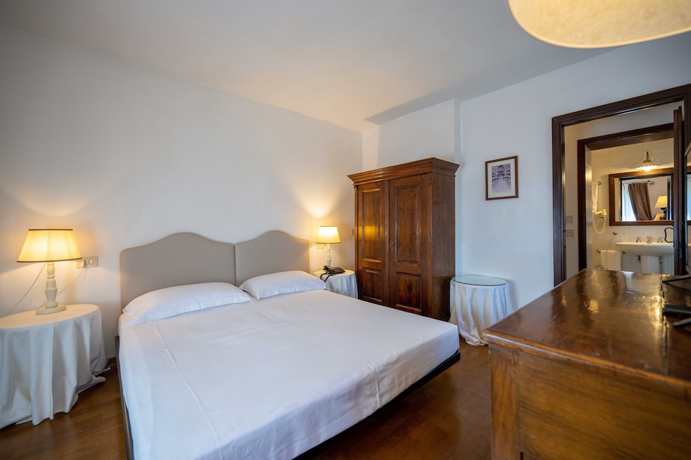 Castello Di Montegridolfo Spa Resort 27/89