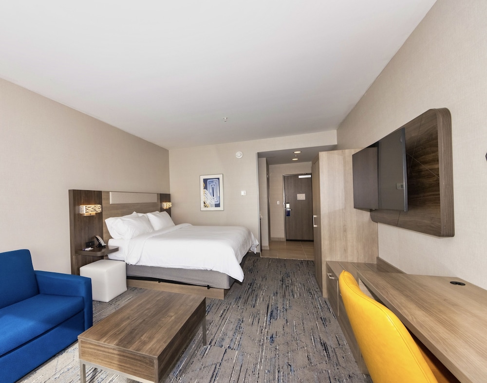 Holiday Inn Express Suites Harrisonburg University Area 14/54