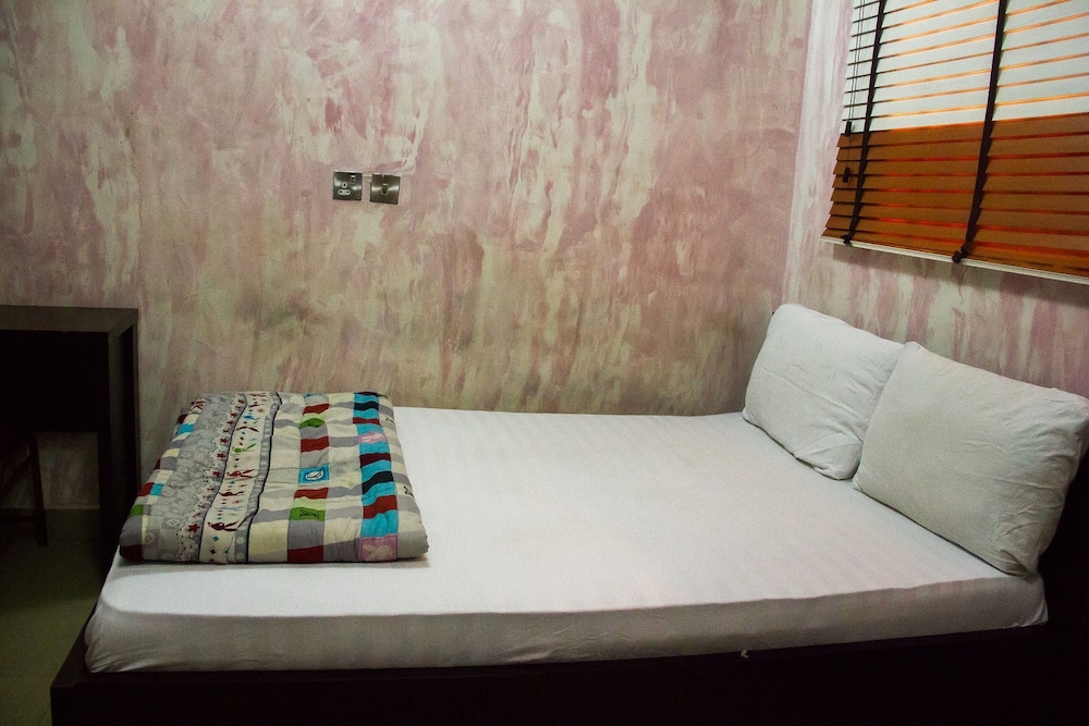 Glasshouse Hotel And Suites 13/35