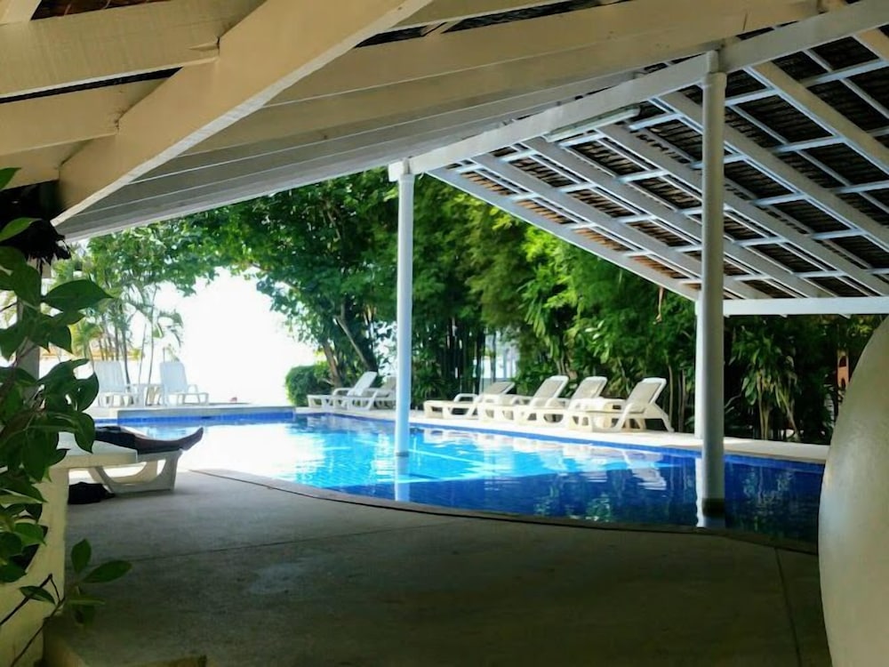 Milky Bay Resort 40/81