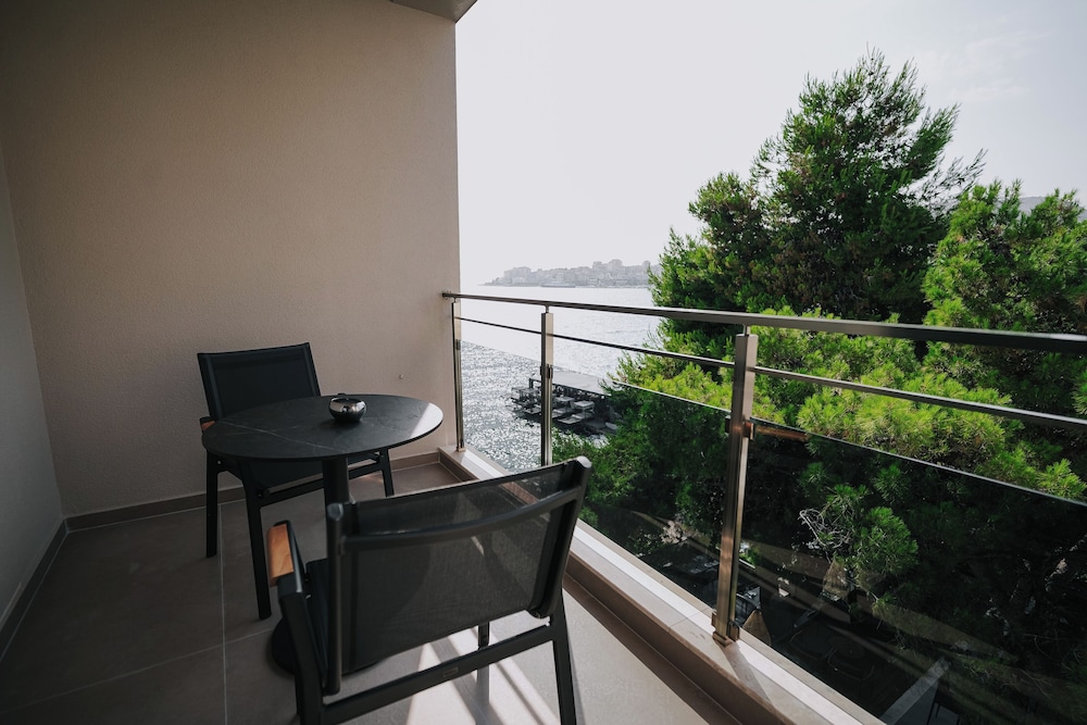 JAROAL HOTEL 46/64