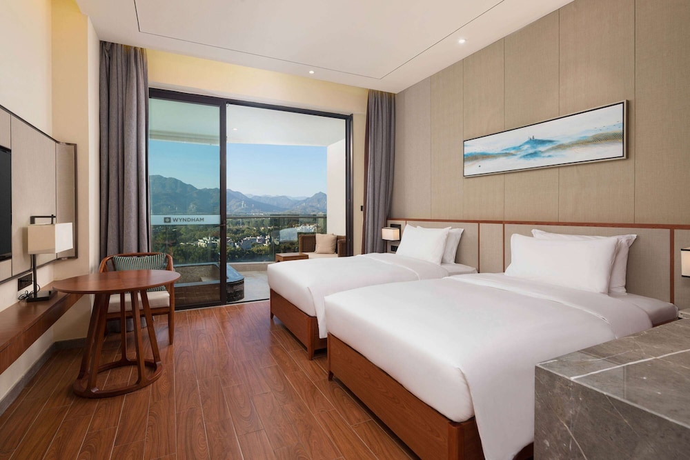 ROOM, TWIN BEDS, MOUNTAIN VIEW