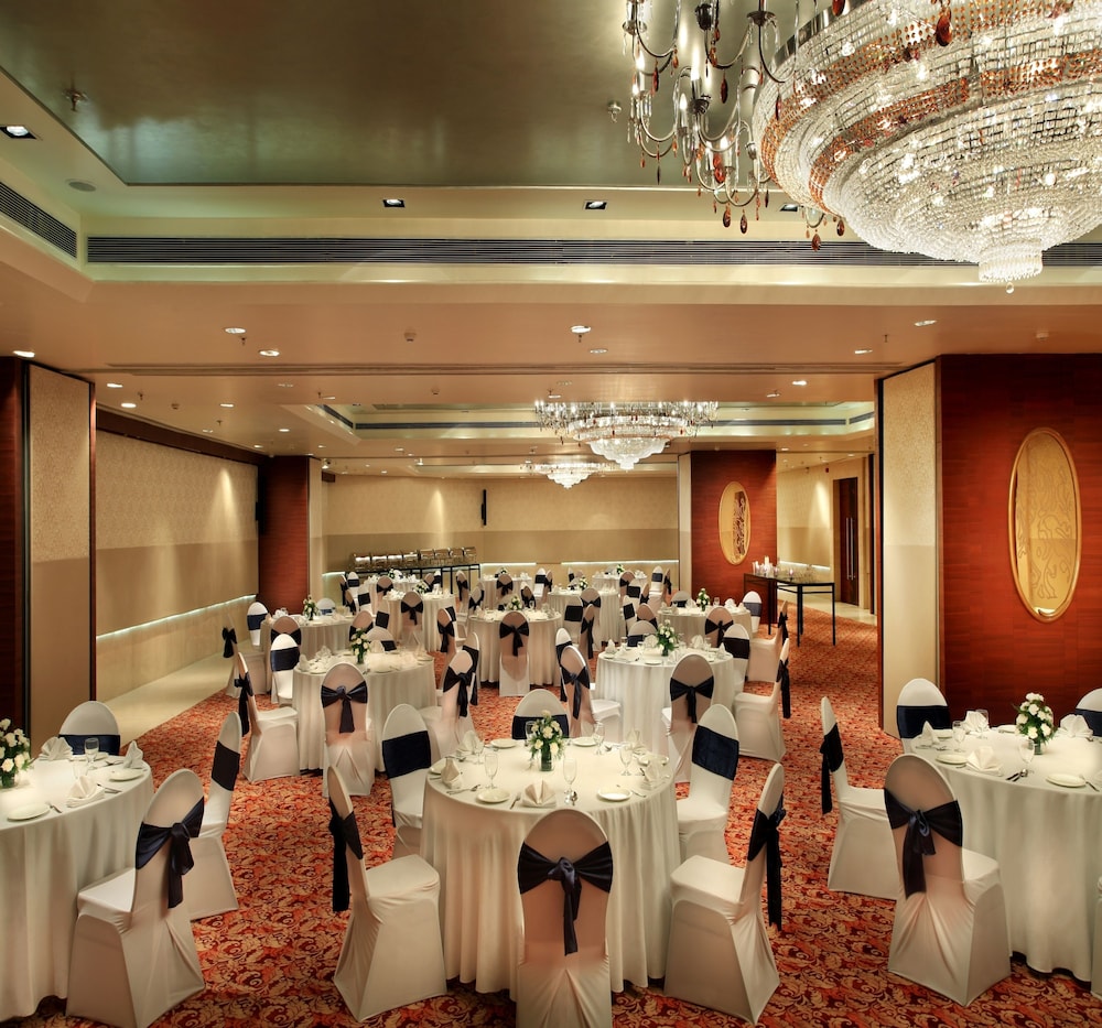 Mahagun Sarovar Portico Suites 29/38