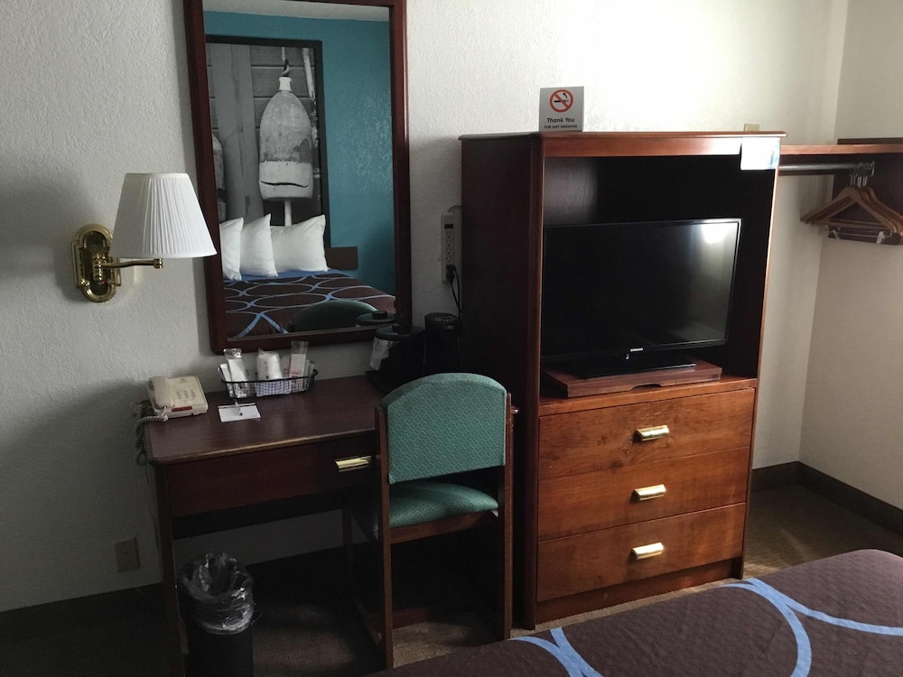 Super 8 by Wyndham Portland ME 21/23