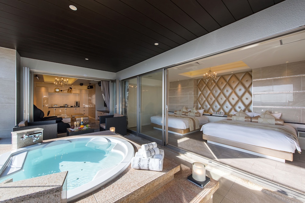 Hotel Dior 7 49/67