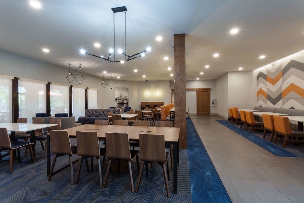 La Quinta Inn Suites By Wyndham Ft Myers Sanibel Gateway 55/58
