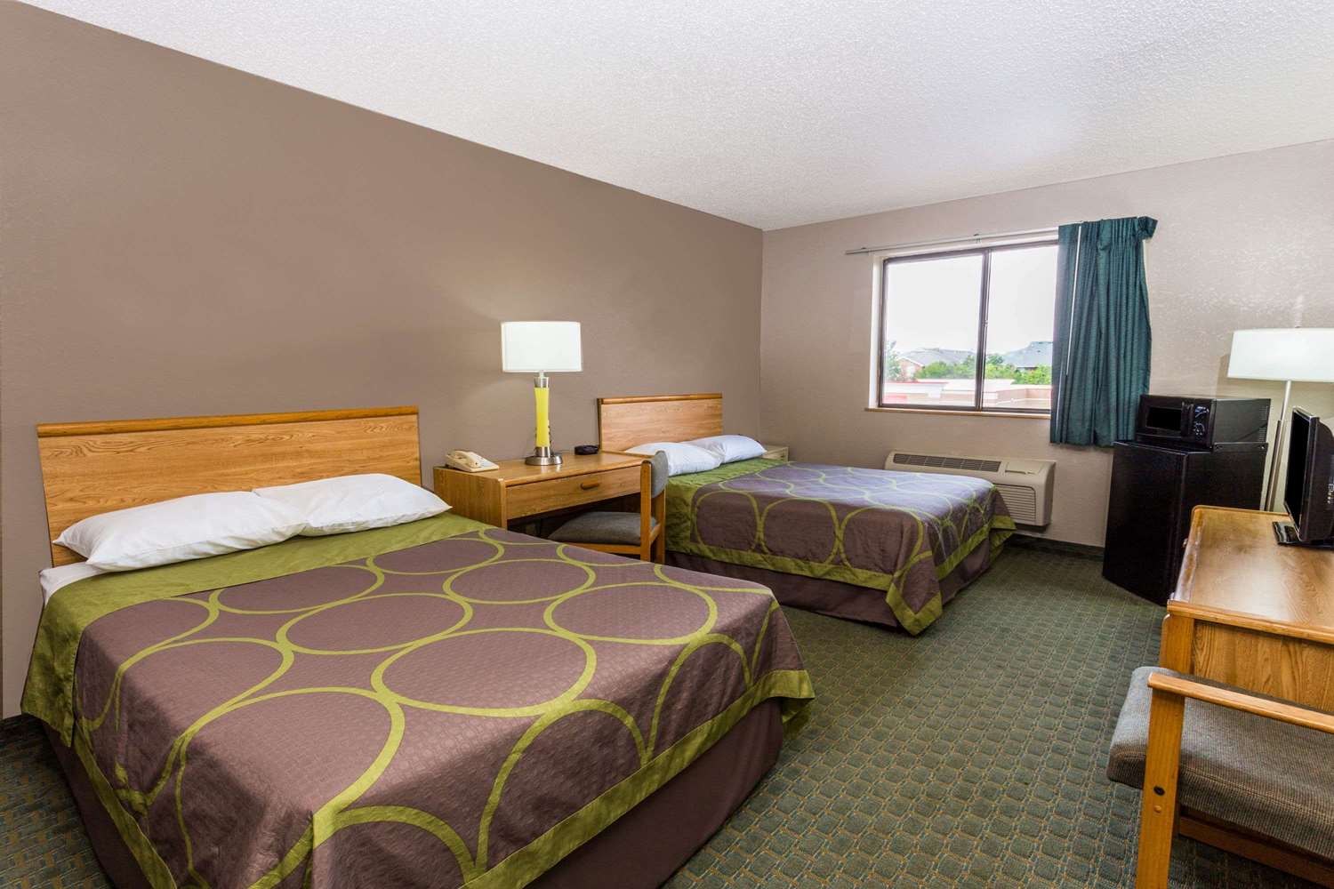 Super 8 By Wyndham St. Charles 6/16