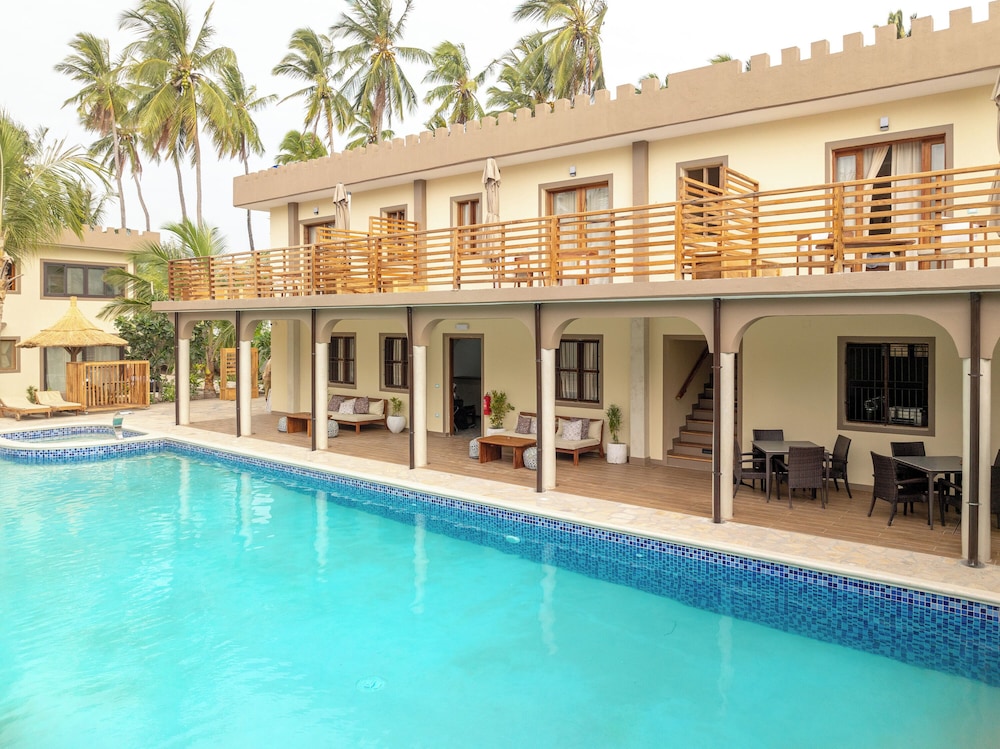 BLACKSTONE BEACH RESORT