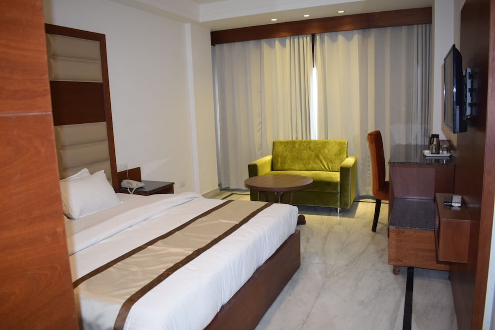 Hotel Ambica 10/40