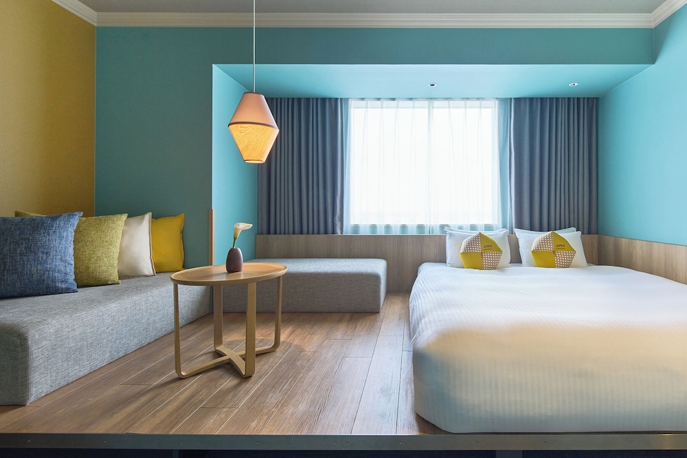 ROOM, QUEEN BED