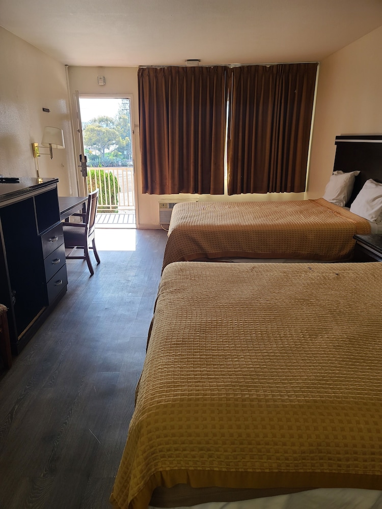 Relax Inn and Suites 20/30