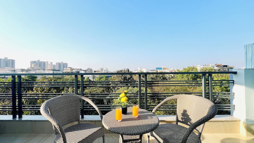 ZEN Suites Golf Course Road 45/50