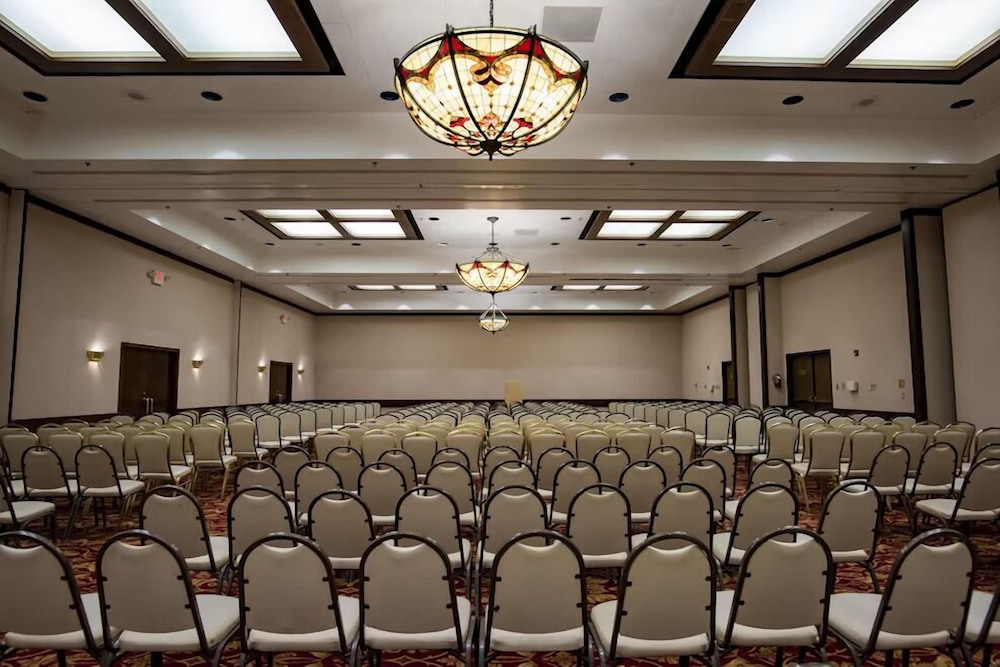MCM Elegante Hotel and Conference Center 41/52