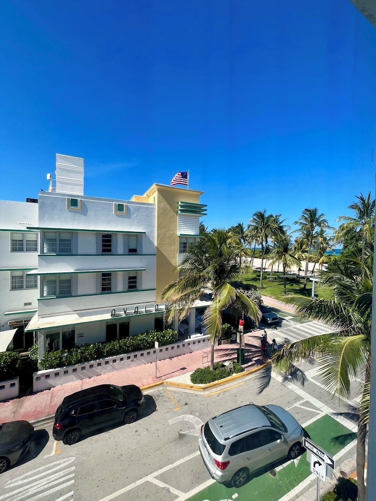 Majestic Hotel South Beach 3/50