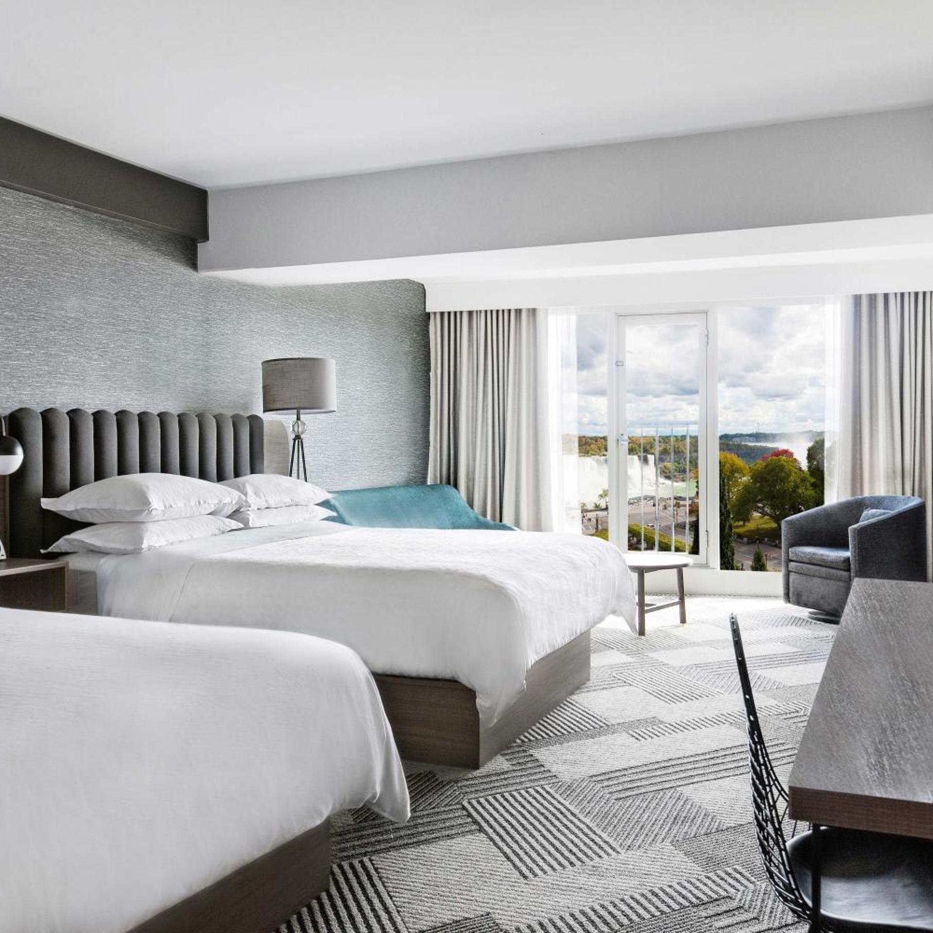 Room, King Bed, 2 Queen Beds, Us Falls View, Sheraton Fallsview Hotel 5/8