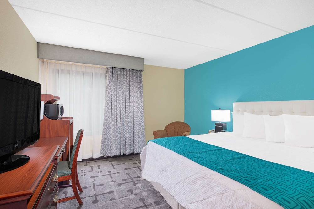 Howard Johnson by Wyndham Saugerties, NY 14/26