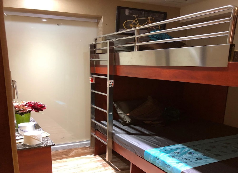 Rich Hotel 5/50