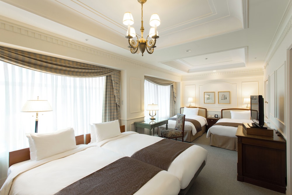 LUXURY, TWIN BEDS