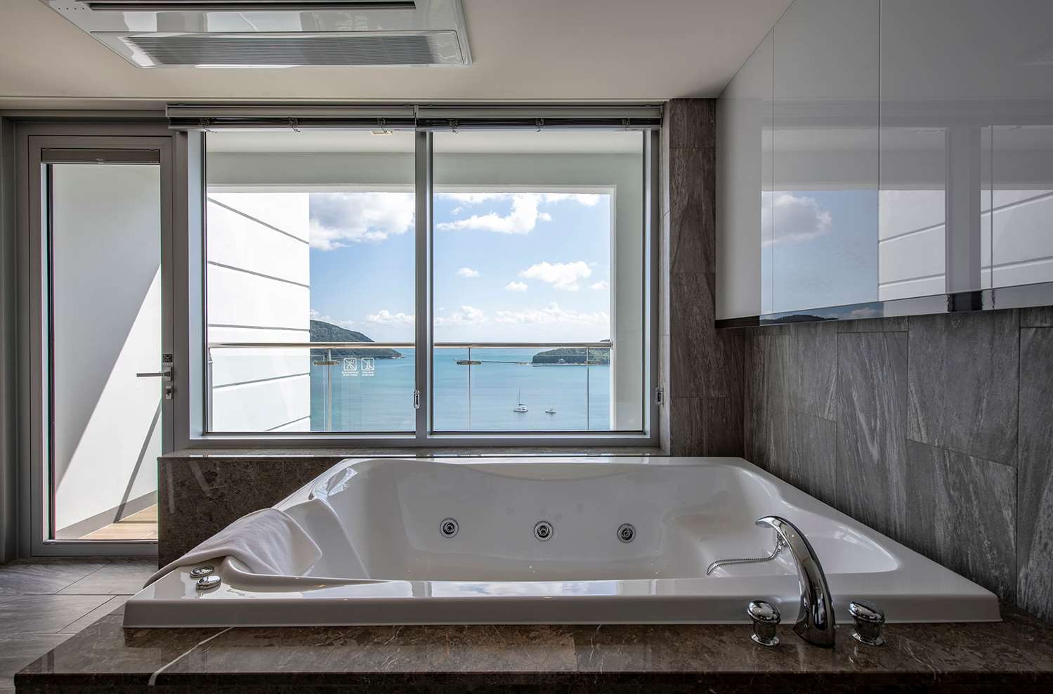 Ramada Suites by Wyndham Geoje 46/48