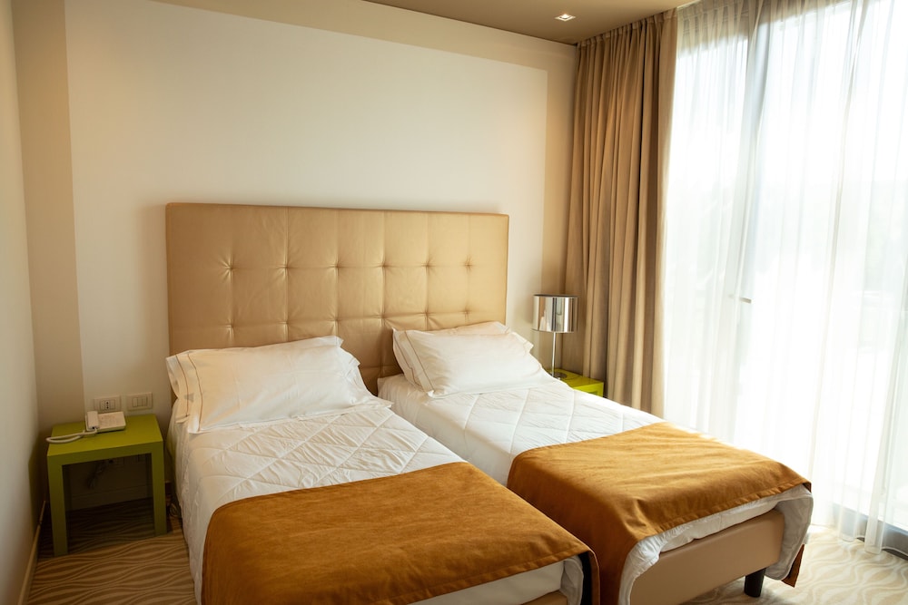 One Hotel & Restaurant 21/50