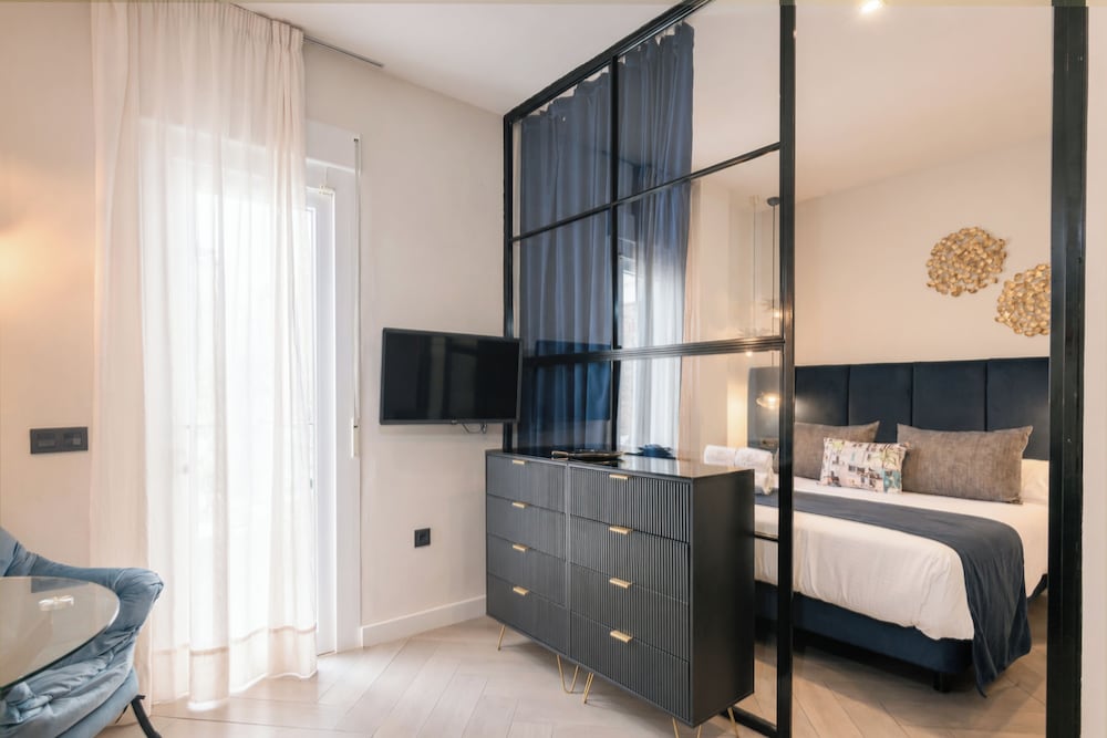 Deluxe, Studio, Queen Bed, Terrace