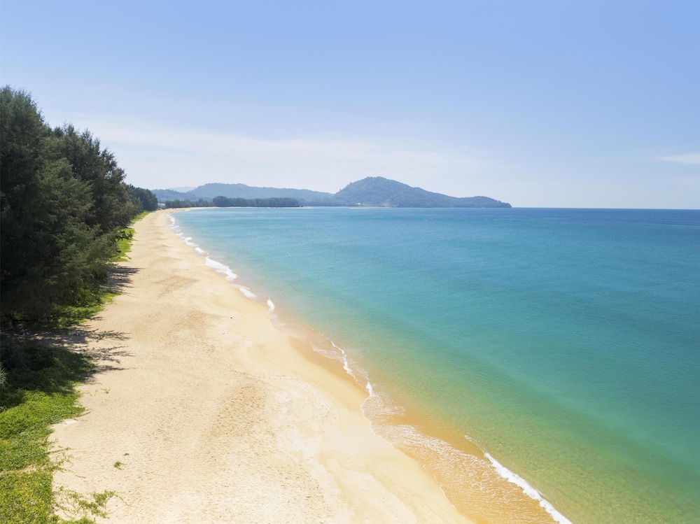 Radisson Blu Resort, Phuket Mai Khao Beach 45/50