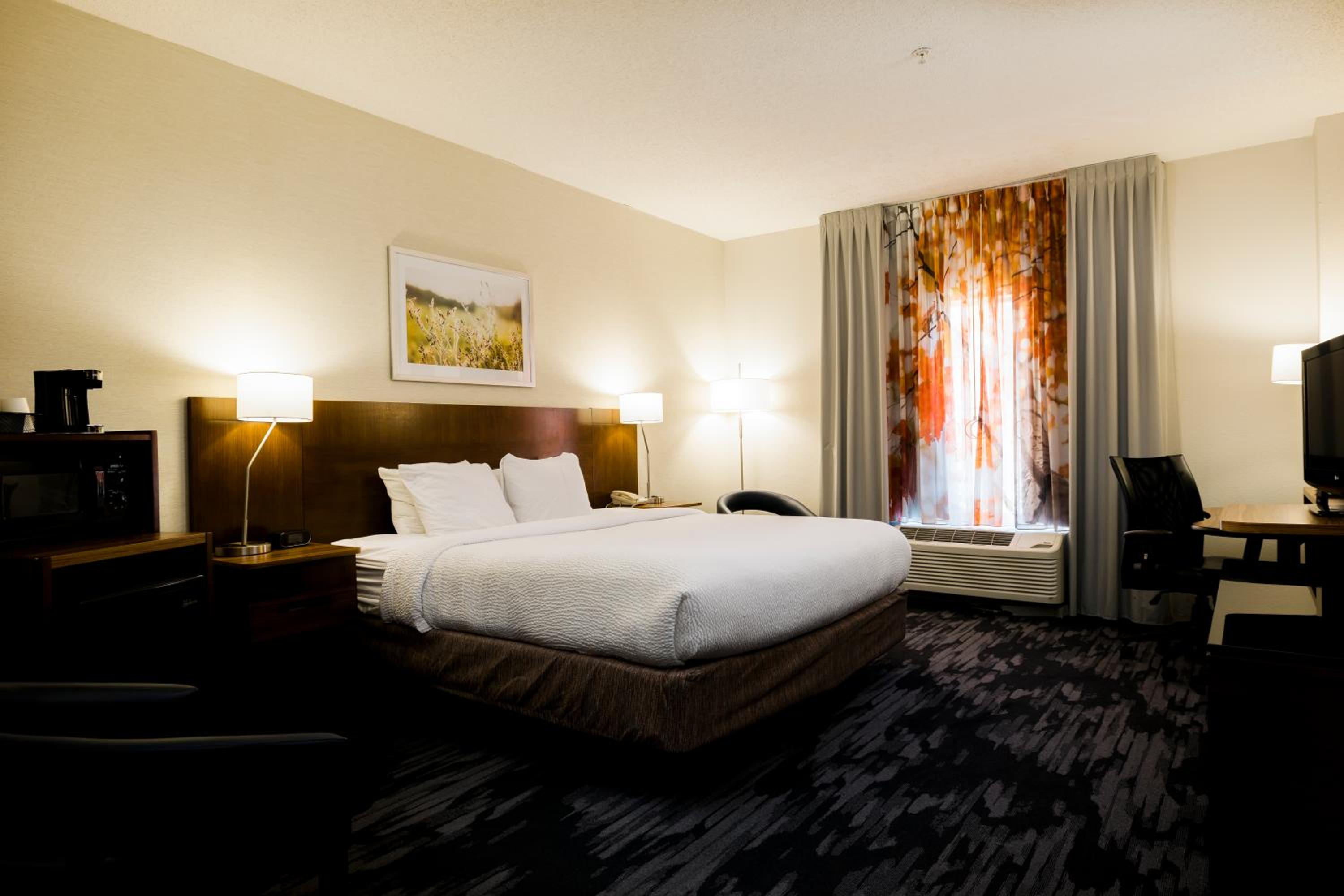 استوديو بسرير كوين مع أريكة، Fairfield Inn And Suites Charleston North Ashley Phosphate 2/3