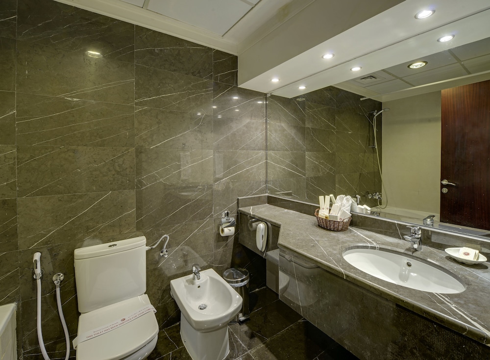 Monroe Hotel Bahrain 10/66