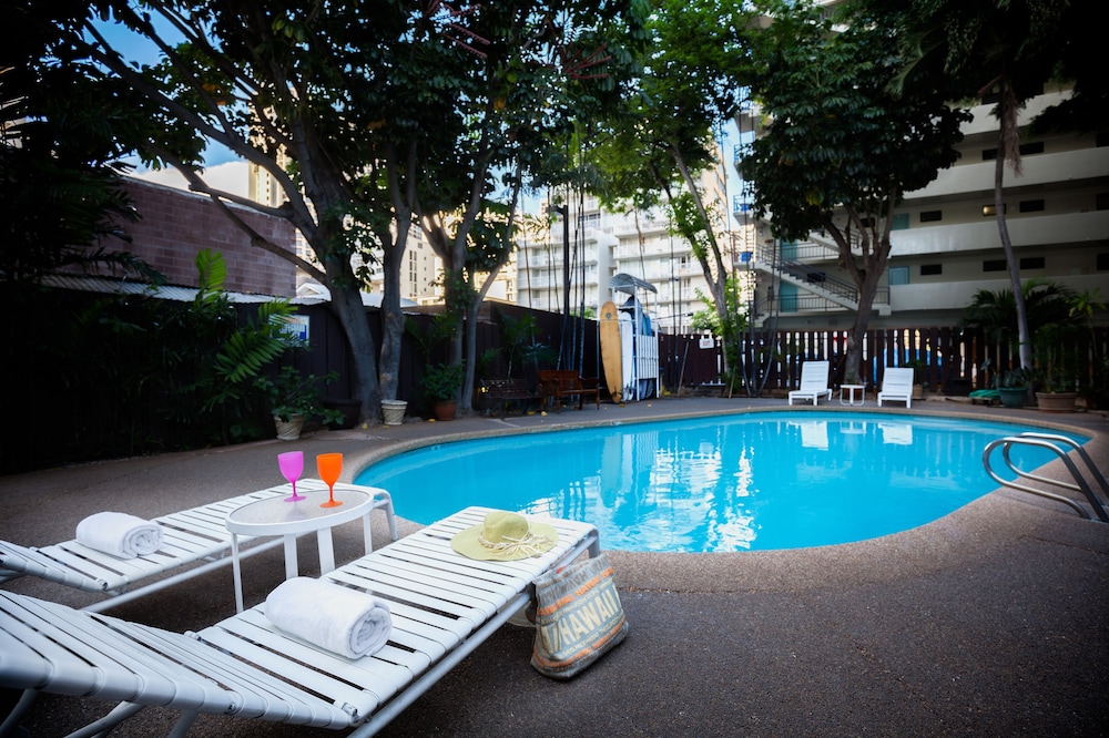 Castle Waikiki Grand Hotel 63/70