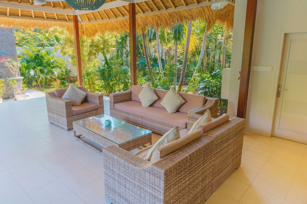 Hai Tide Beach Resort 54/74