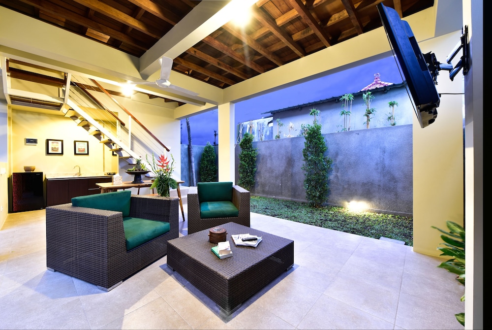 The Lumbung Wood Villa 25/39