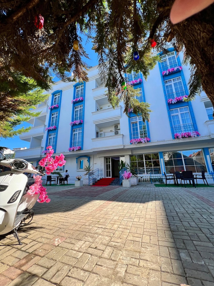 Andalouse Airport Suite Hotel 47/50