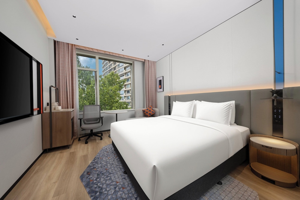 Standard, King Bed, Extra Floor Space