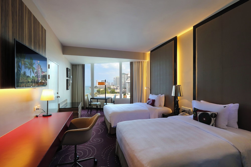 غرفة ديلوكس بسرير كينج بإطلالة على البحر، Hard Rock Hotel Pattaya 4/10
