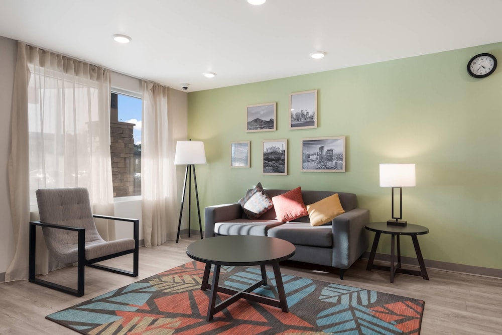 WoodSpring Suites Phoenix-Deer Valley 17/25