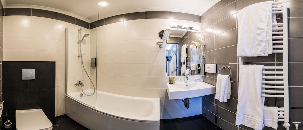 جناح بسرير كينج، Amrita Hotel 3/4