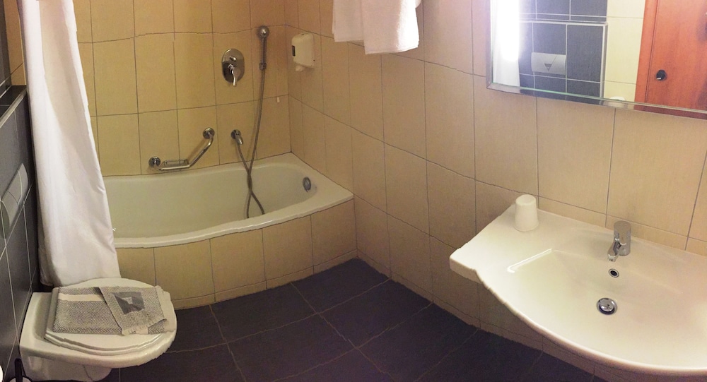 Caravel Apartment Hotel 42/44