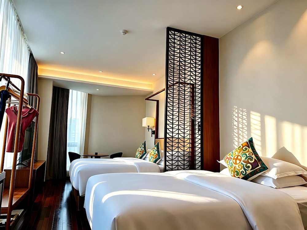 270° City View Family Triple Room