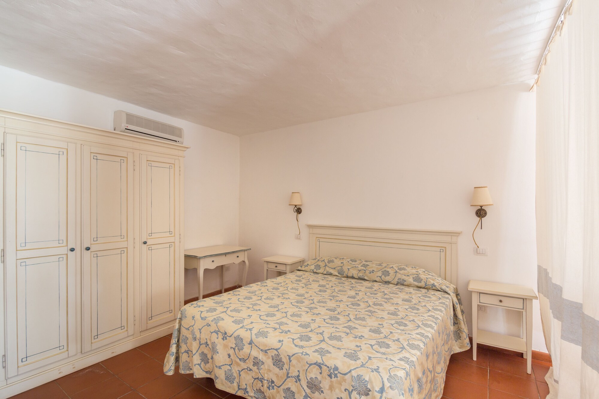APARTMENT, KING BED, SOFA