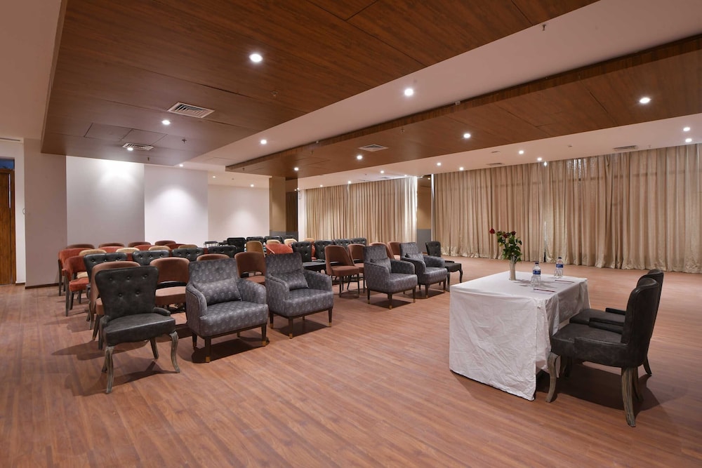 Palette - Hotel Royal Palace Morbi 45/50