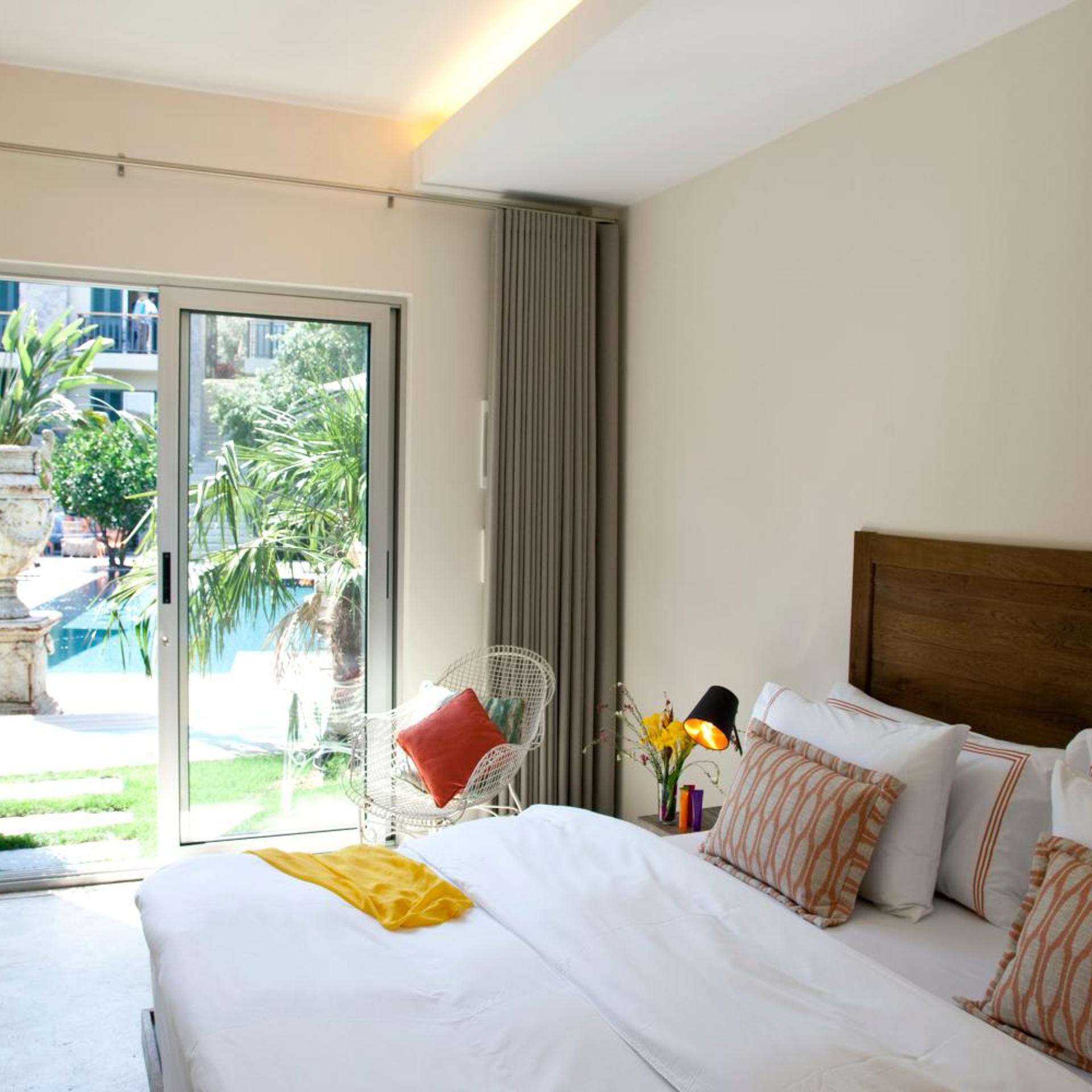 SUPERIOR, DOUBLE BED, POOL ACCESS
