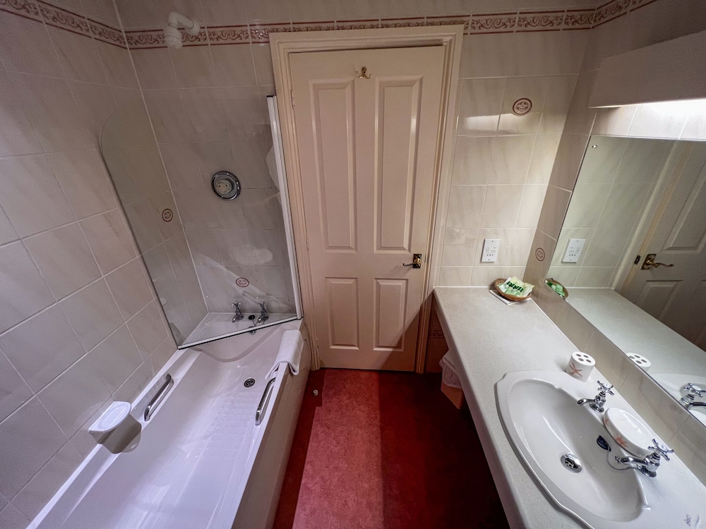 Gwesty Minffordd Hotel 46/50