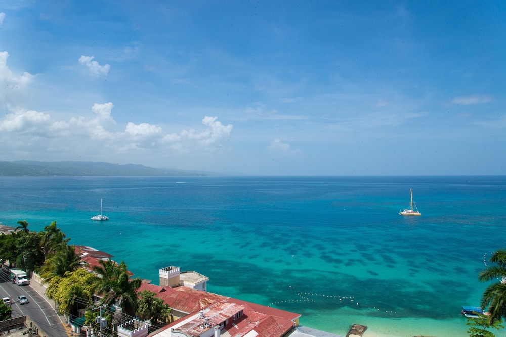 Sky View Beach Studio - Montego Bay Club 11/17