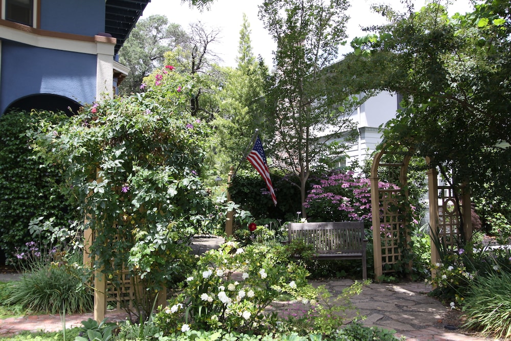 Napa Inn 42/50
