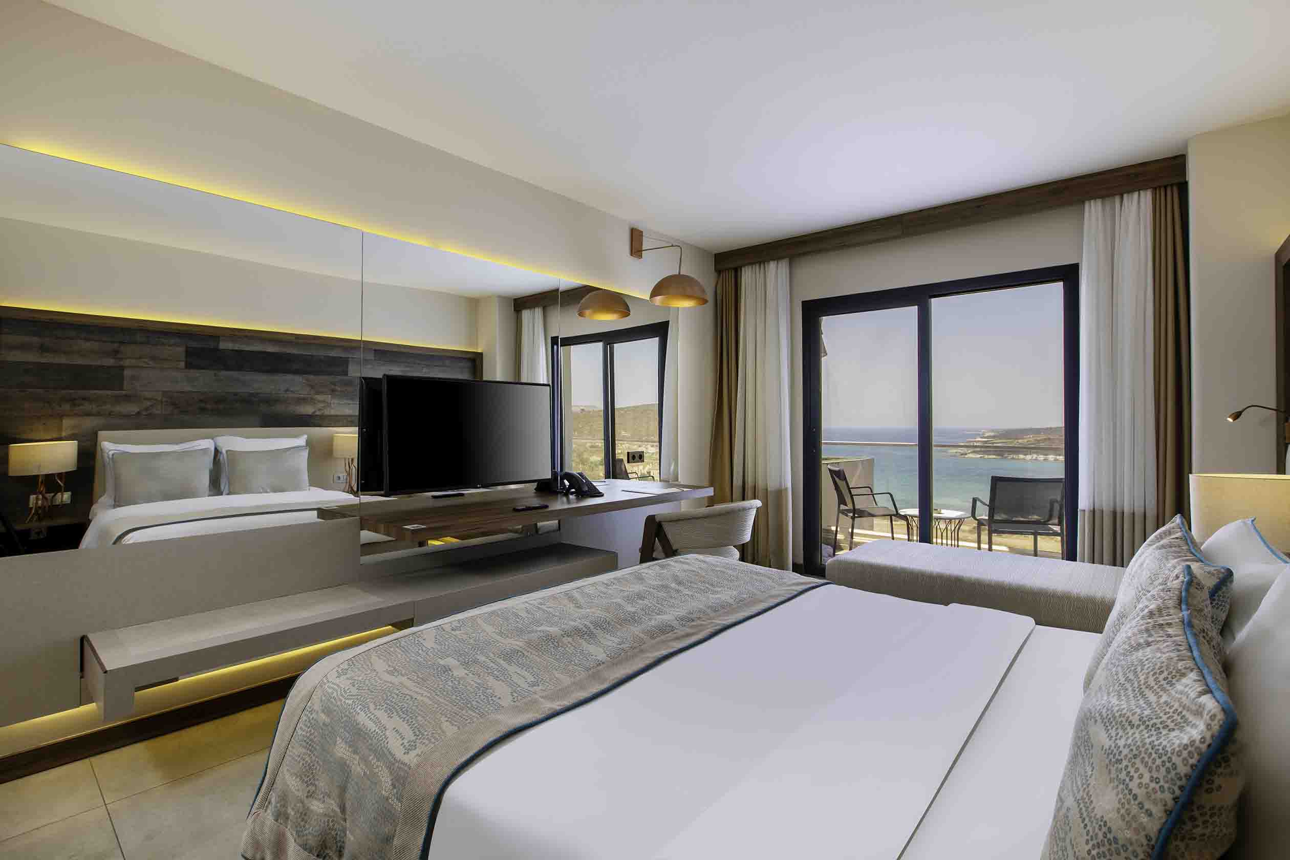 DELUXE ROOM WITH SEA VIEW