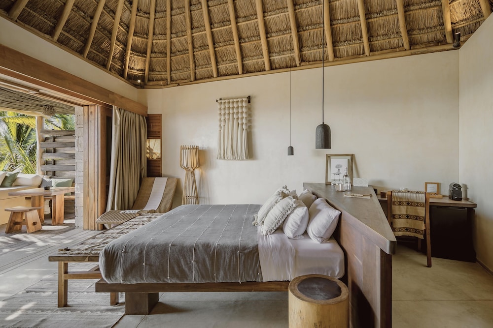 SUITE, OCEAN VIEW