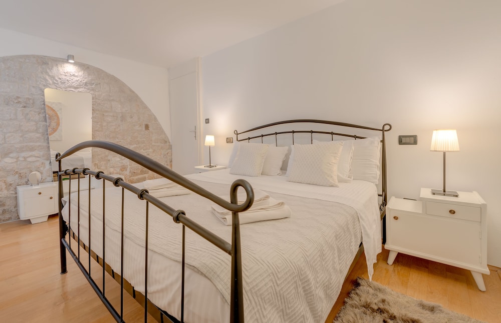 Aurum Templi Suites 33/58